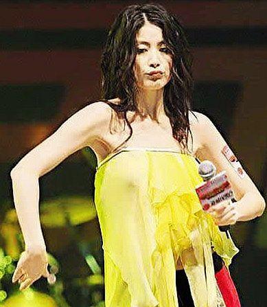 最新女明星尴尬图片,尴尬瞬间成网友热议焦点